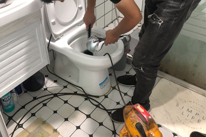 望城马桶堵塞自己疏通还是找师傅？专业上门服务让你省时更省心